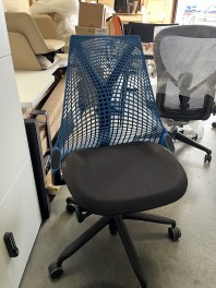 sayl chair - blue broken